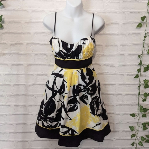 Sweetheart neckline floral dress - Picture 2 of 4